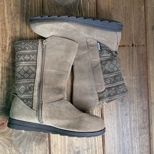 Muk Luks sweater Sherpa boots size 9